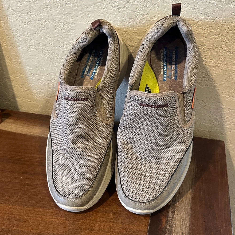 SKECHERS Tan Extra Wide Fit Memory Foam Gogamat Arch Comfort Sneakers 9.5